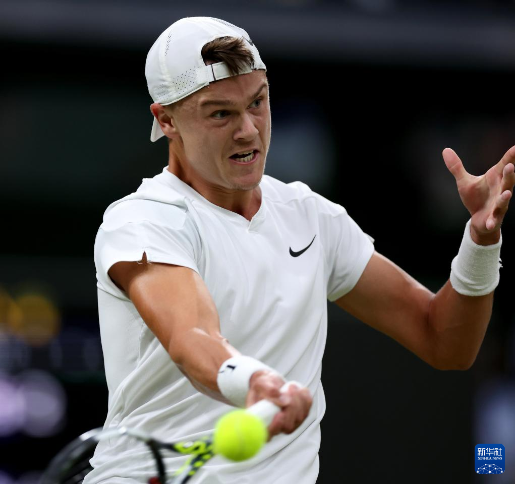 卢秀燕在参 卢秀燕在参